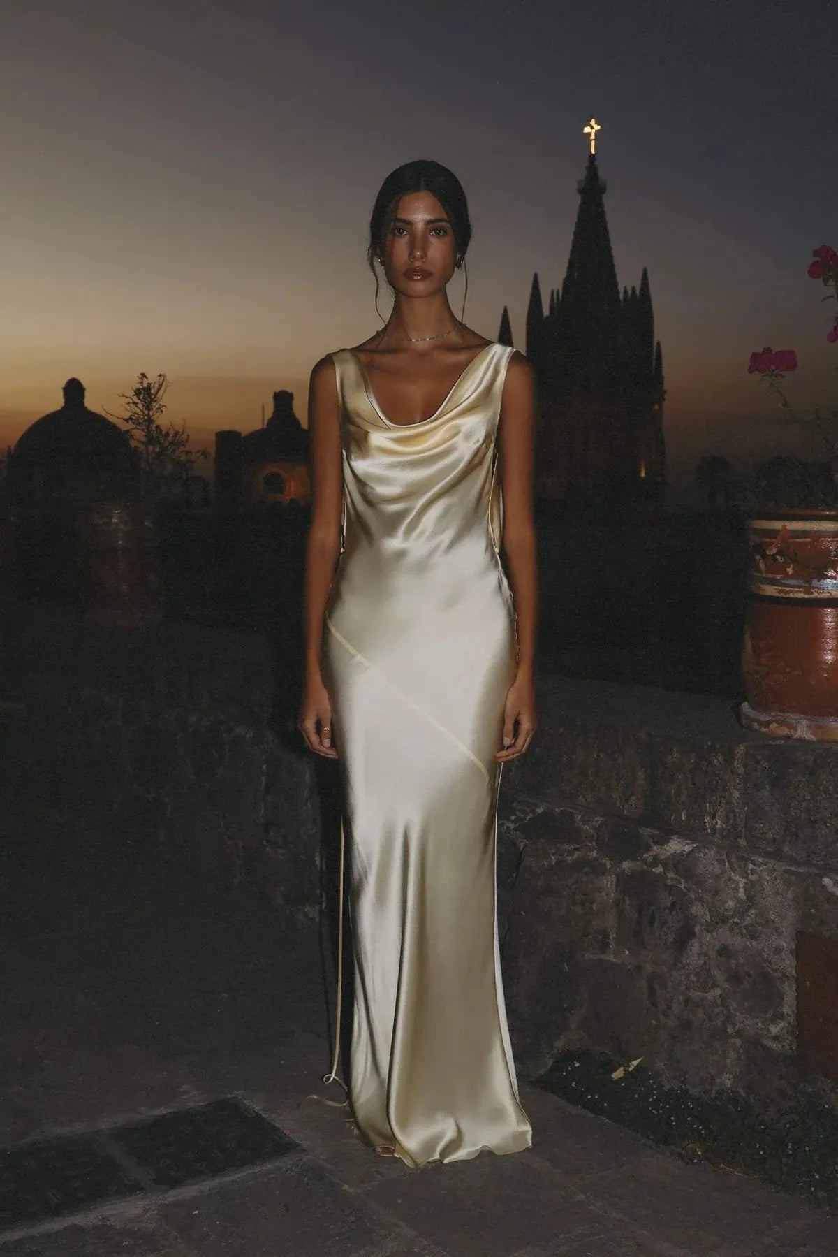 Anna Rugloze Maxi Jurk Dames | Zacht Satijn, Perfect voor Avondevenementen