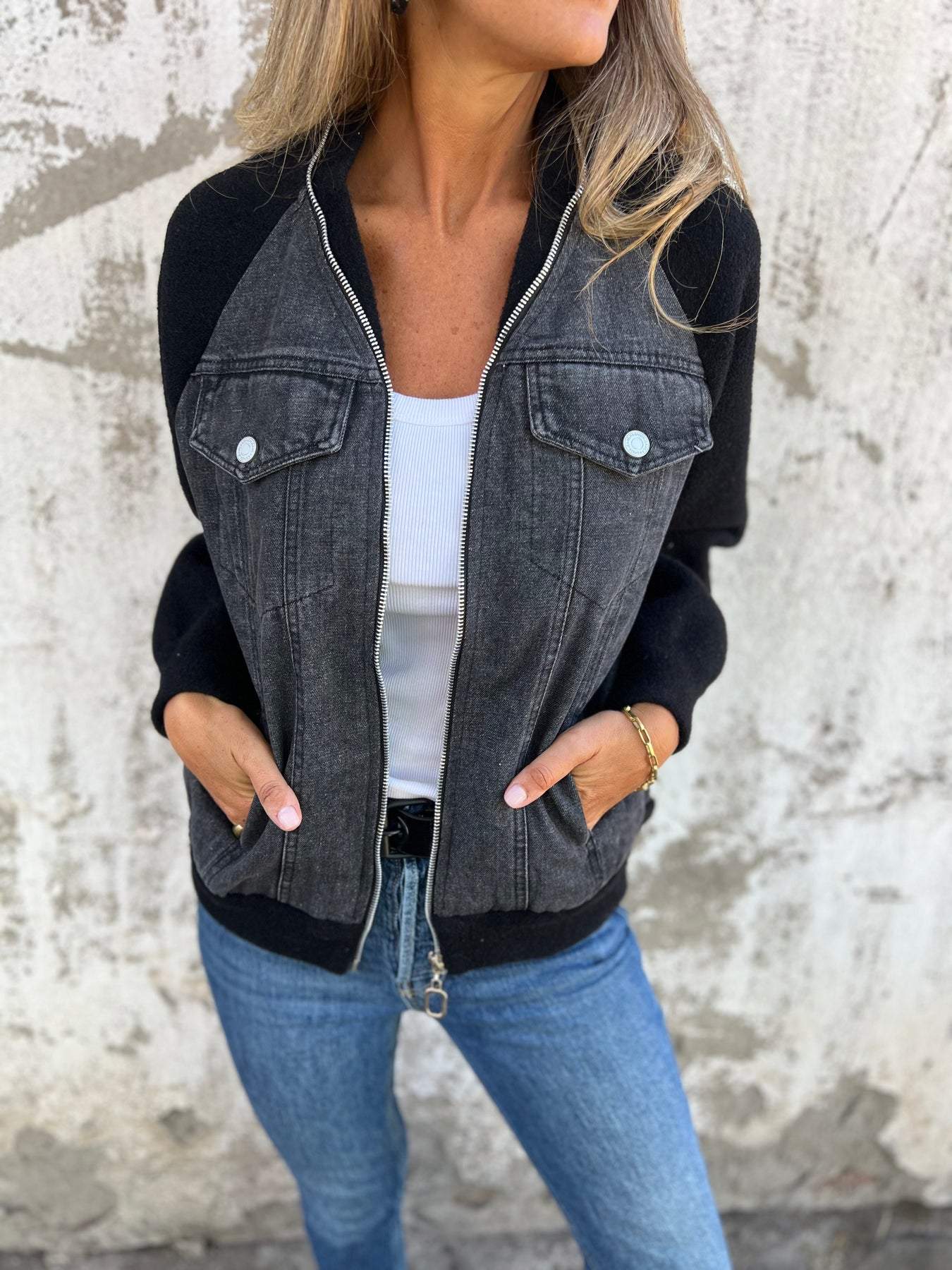 Sarah Stijlvolle Damesjas, V-Hals, Trendy en Comfortabel